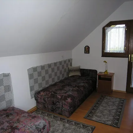 Fuksz Apartman شقة