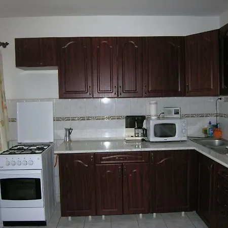 Fuksz Apartman *